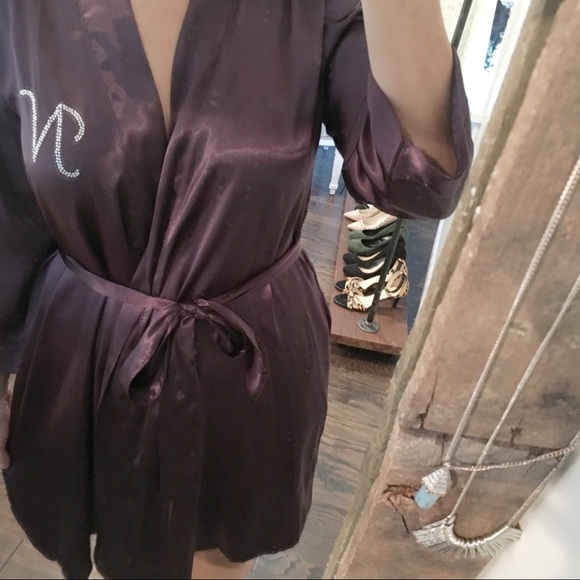 Bridesmaid size small silky monogrammed robe - Picture 4 of 5